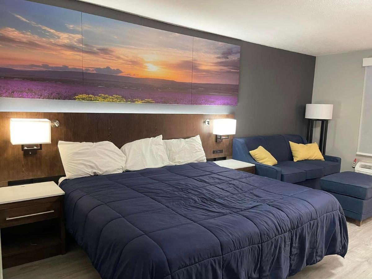 Luxor Inn & Suites, A Travelodge By Wyndham Elkins Exteriör bild