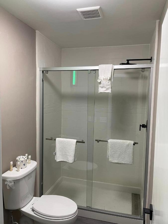 Luxor Inn & Suites, A Travelodge By Wyndham Elkins Exteriör bild
