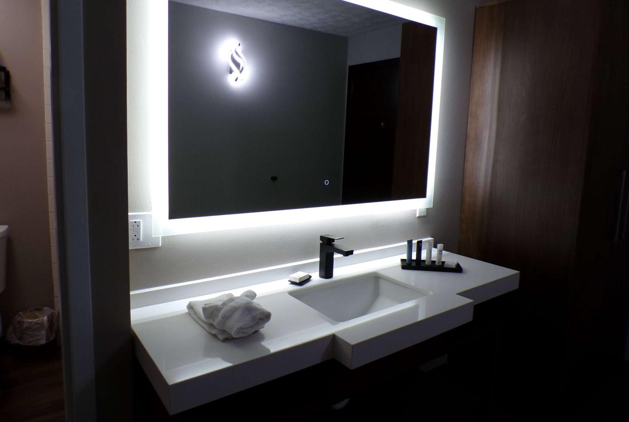 Luxor Inn & Suites, A Travelodge By Wyndham Elkins Exteriör bild
