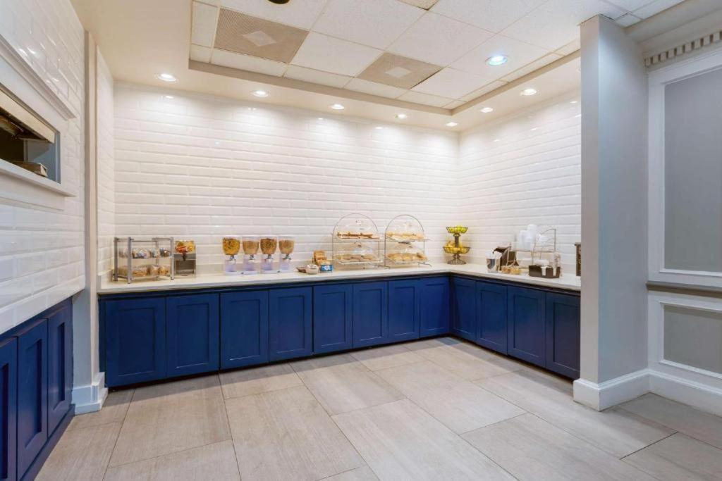 Luxor Inn & Suites, A Travelodge By Wyndham Elkins Exteriör bild