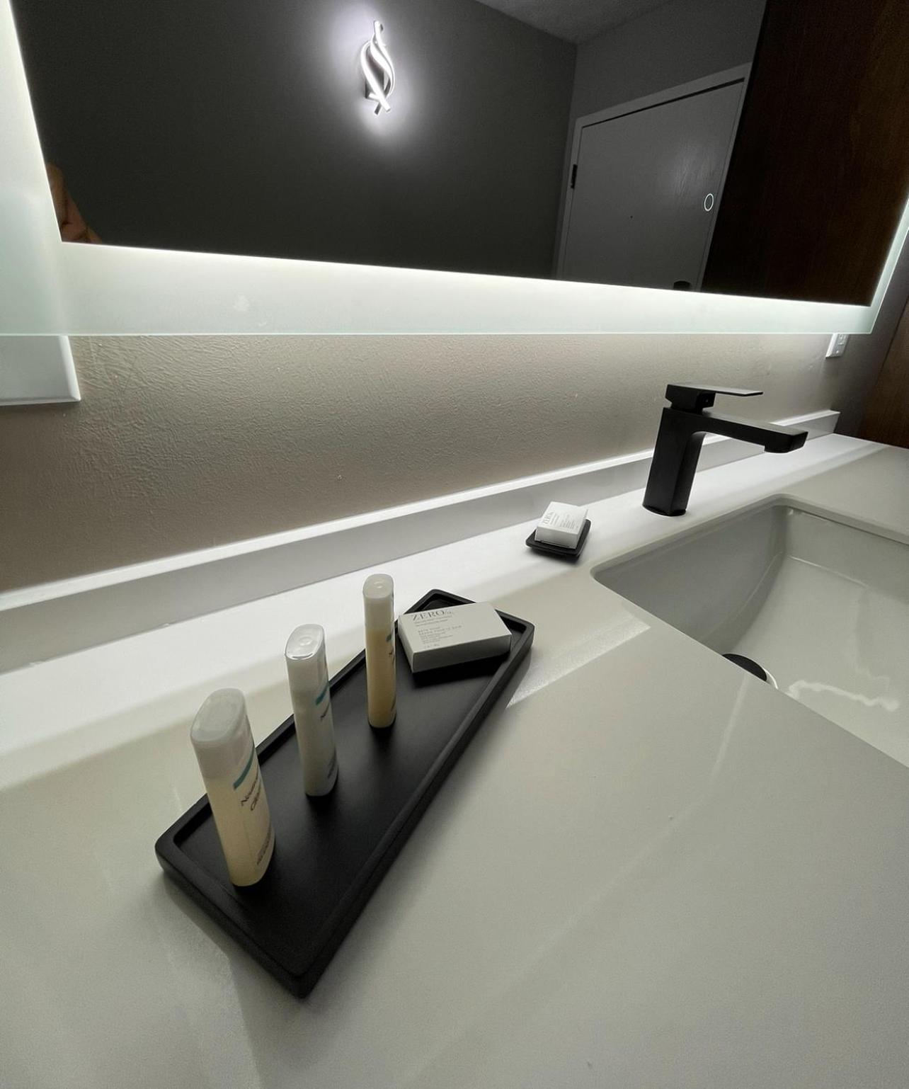 Luxor Inn & Suites, A Travelodge By Wyndham Elkins Exteriör bild